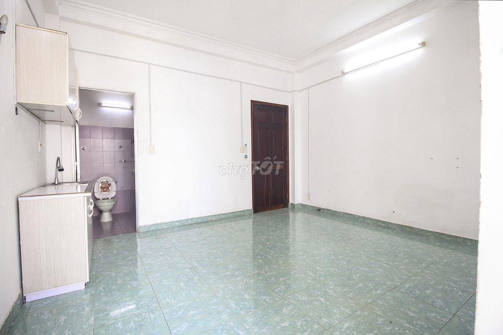 Phòng ban công siêu thoáng Đường Đào Duy Anh - Phú Nhuận  chỉ 5tr/thag