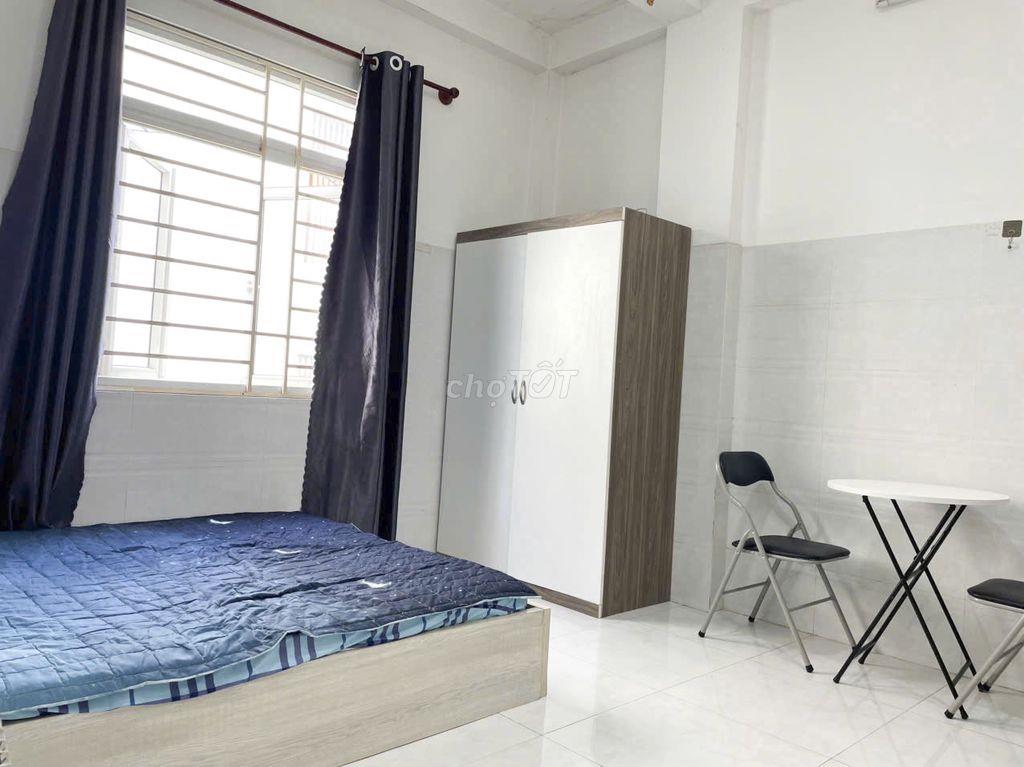 Phòng 25m2 - 5,2tr/tháng Đường Nguyễn Kiệm gần CV Gia Định - Thang Máy