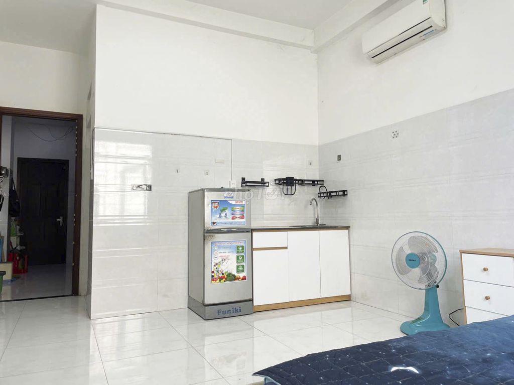 Phòng 25m2 - 5,2tr/tháng Đường Nguyễn Kiệm gần CV Gia Định - Thang Máy