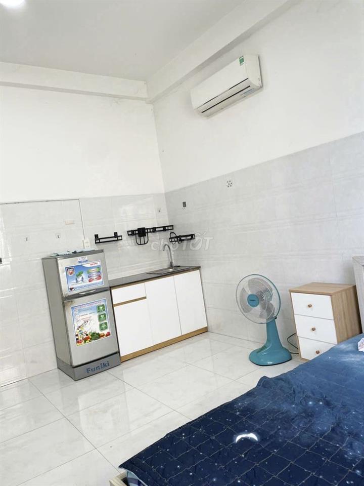 Phòng 25m2 - 5,2tr/tháng Đường Nguyễn Kiệm gần CV Gia Định - Thang Máy