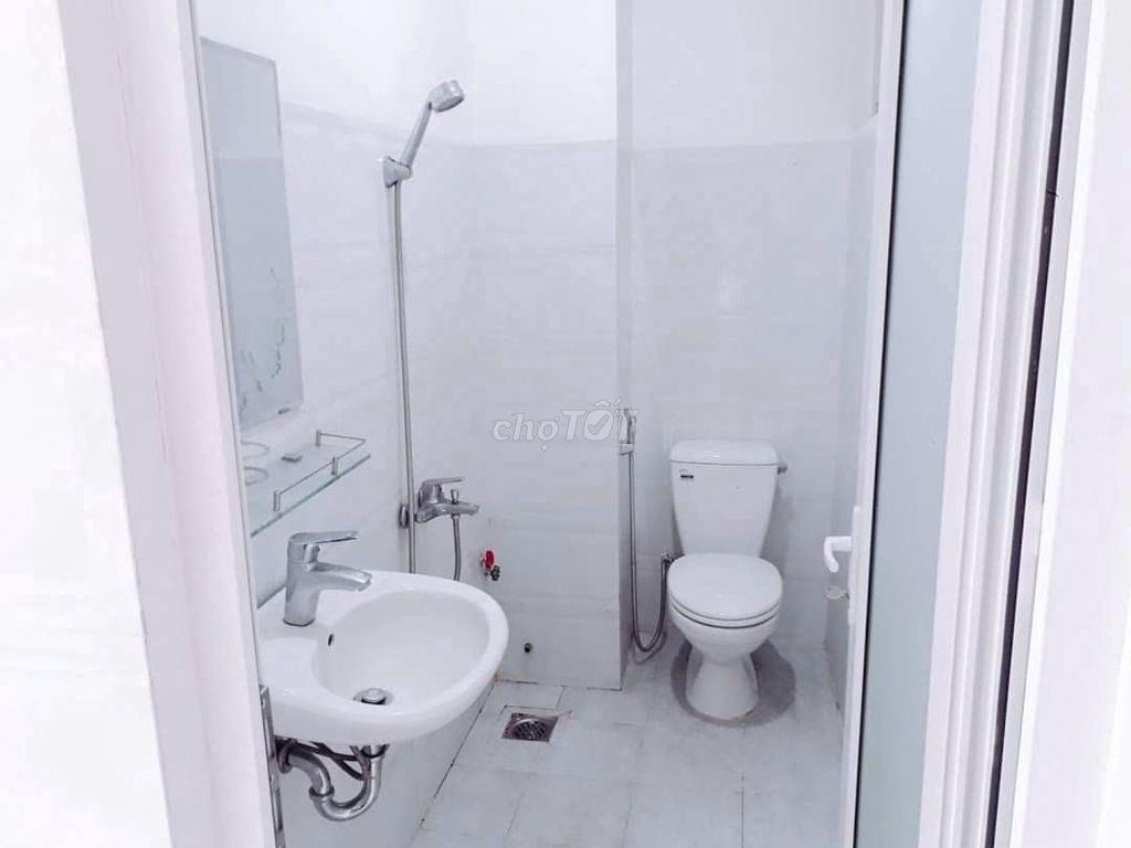 Phòng 25m2 - 5,2tr/tháng Đường Nguyễn Kiệm gần CV Gia Định - Thang Máy