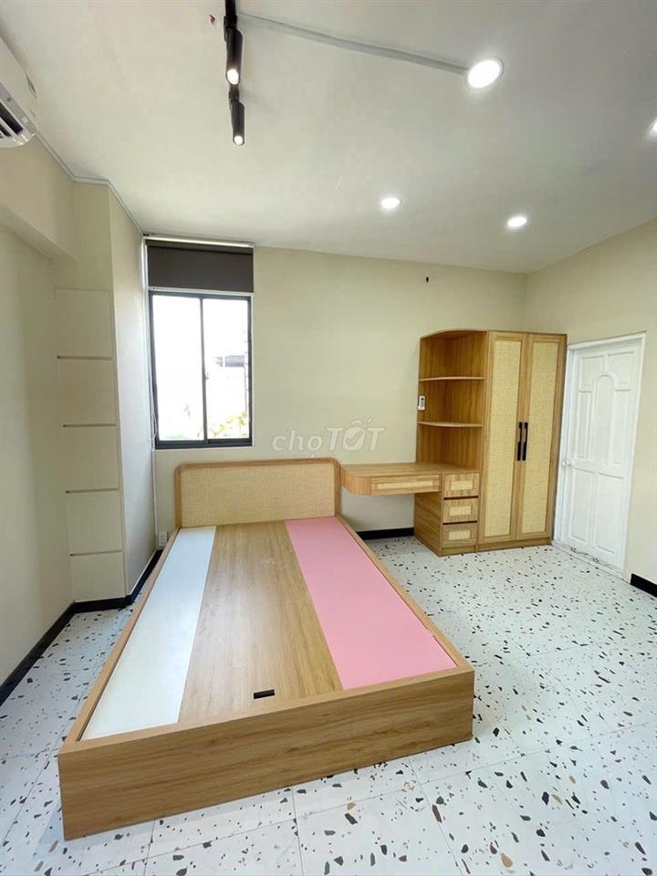 Phan Xích Long - Căn hộ dịch vụ ban công cửa sổ siêu thoáng 