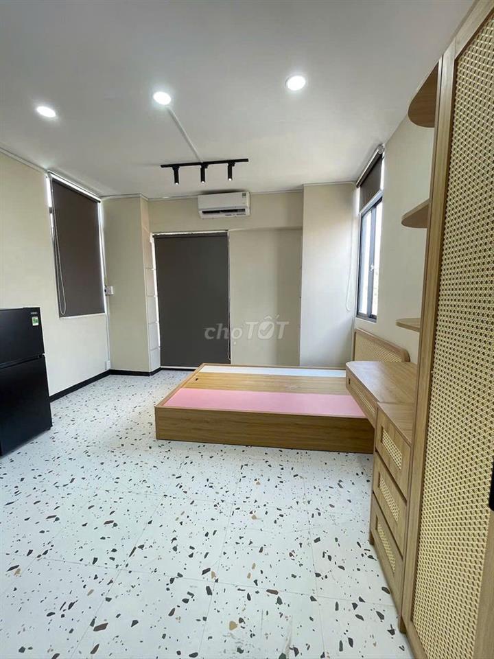 Phan Xích Long - Căn hộ dịch vụ ban công cửa sổ siêu thoáng 