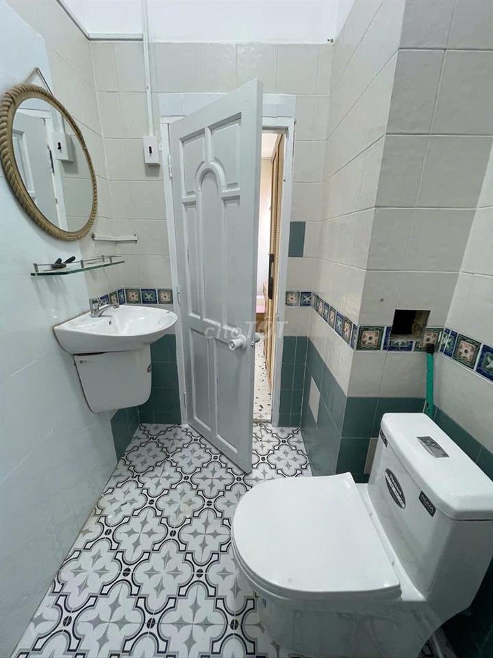 Phan Xích Long - Căn hộ dịch vụ ban công cửa sổ siêu thoáng 