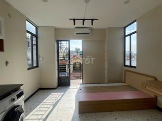 Phan Xích Long - Căn hộ dịch vụ ban công cửa sổ siêu thoáng 
