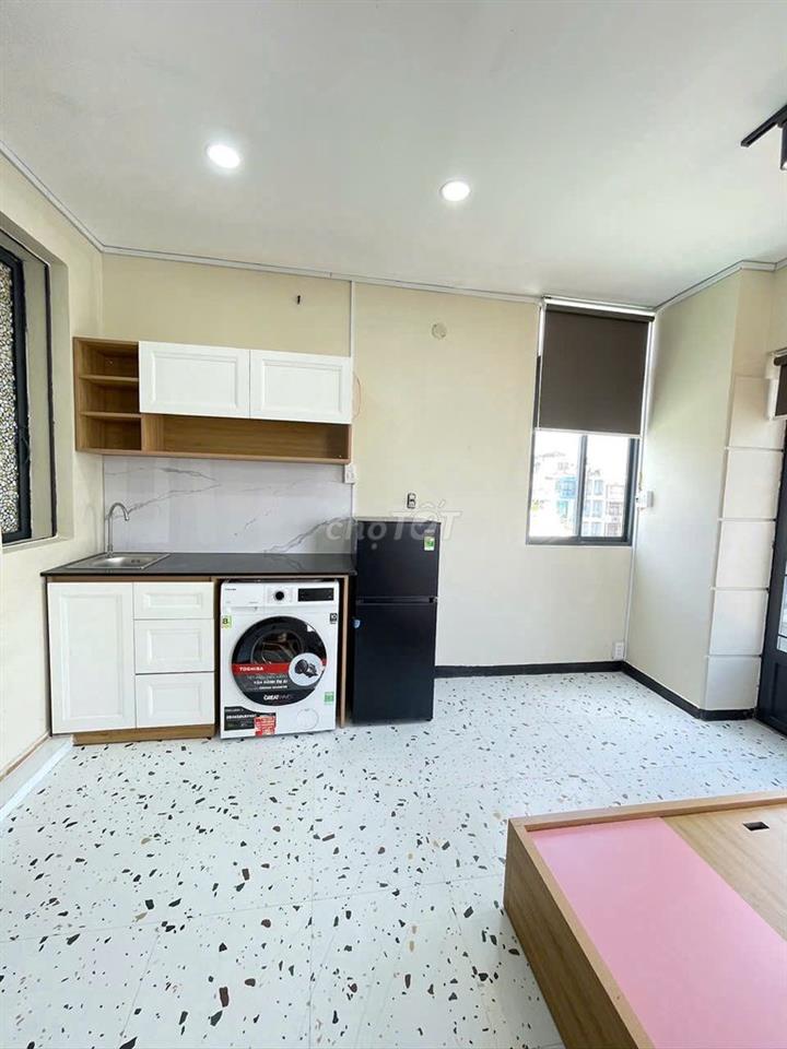 Phan Xích Long - Căn hộ dịch vụ ban công cửa sổ siêu thoáng 