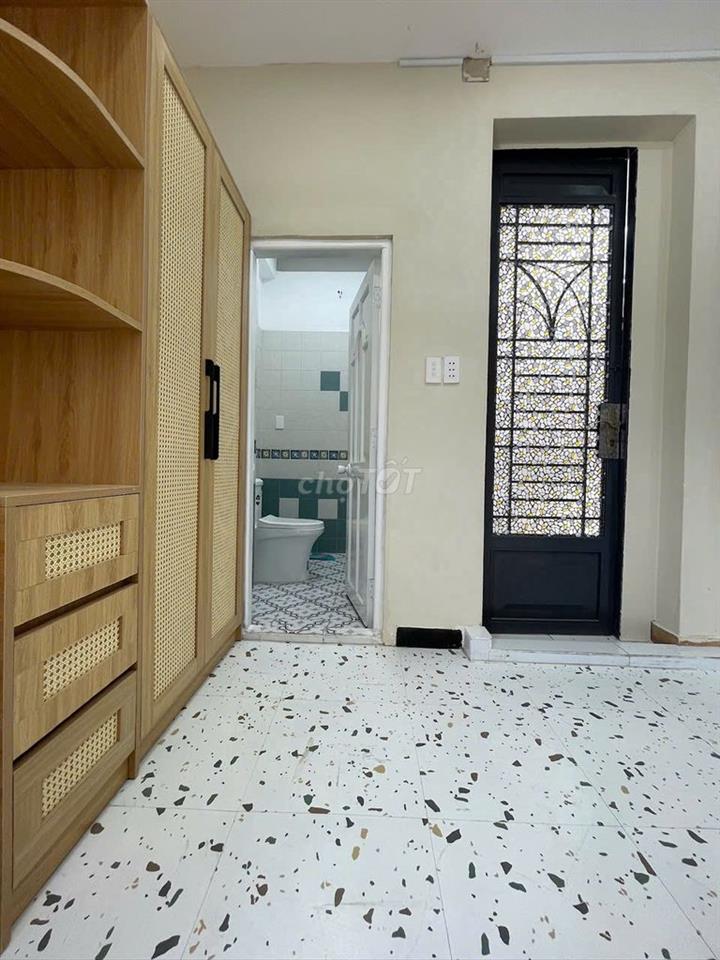 Phan Xích Long - Căn hộ dịch vụ ban công cửa sổ siêu thoáng 