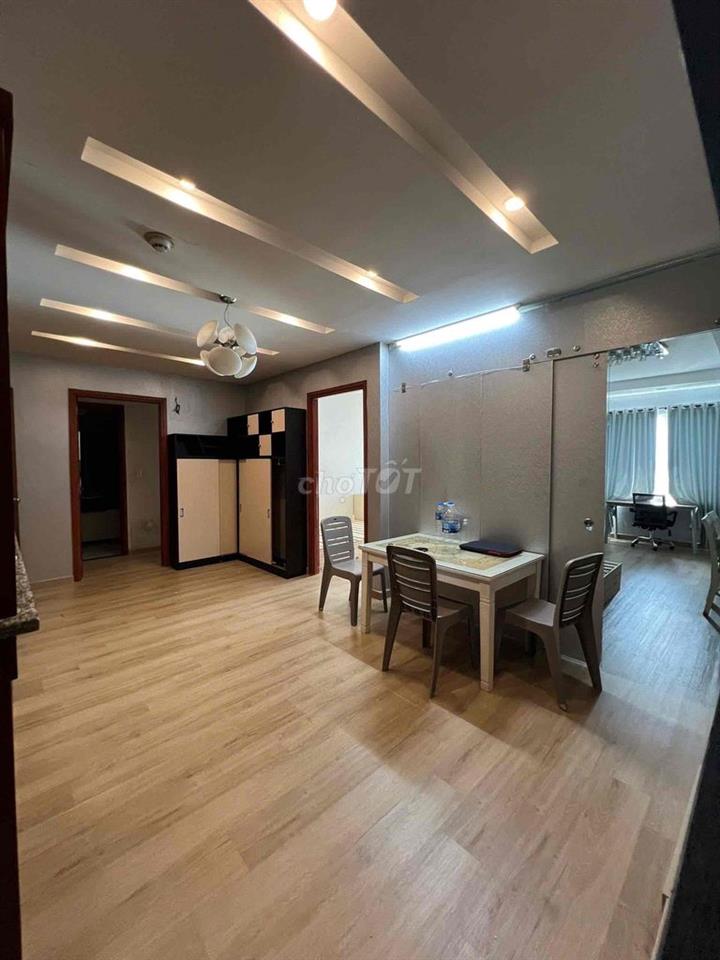Tìm Nữ ở ghép