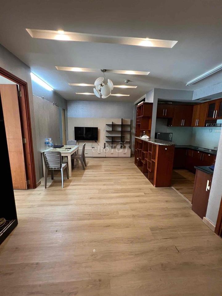Tìm Nữ ở ghép