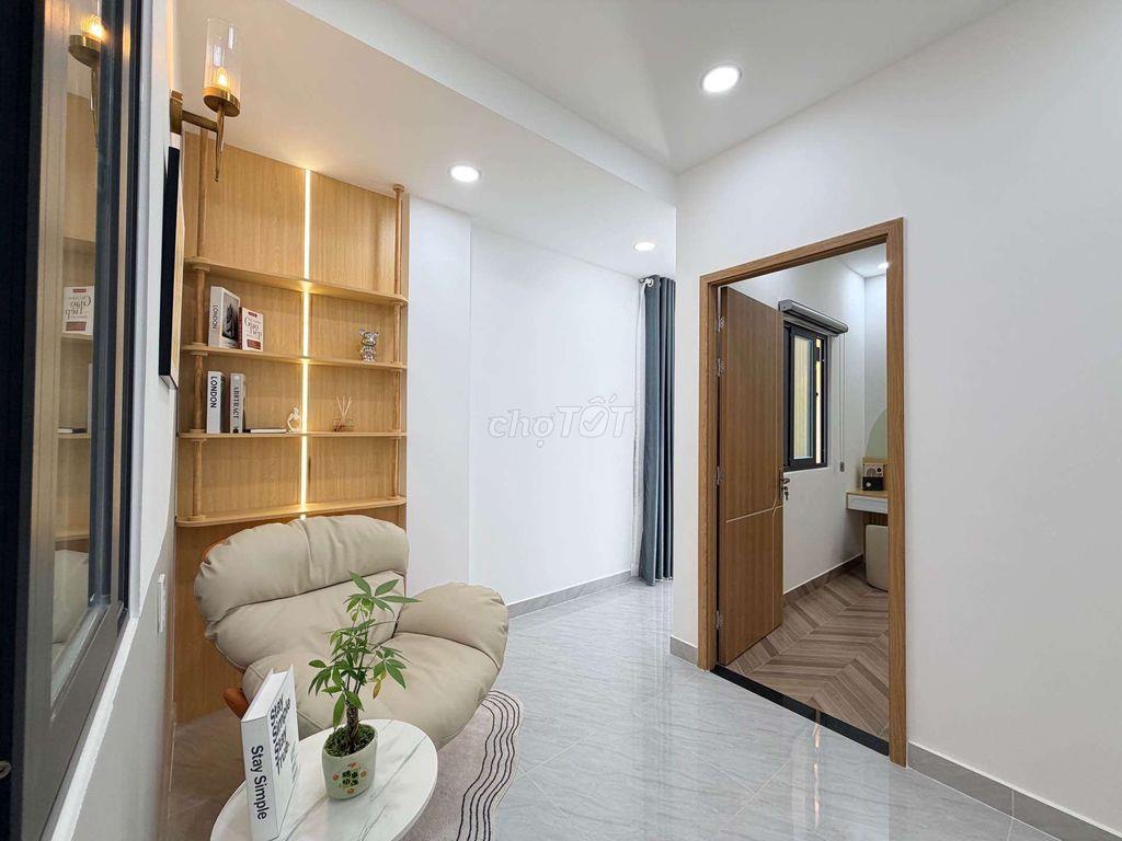 Phan Văn Trị, Bình Thạnh, 43.9m, sân 10 chiếc, tặng nội thấtcạnh HXH.