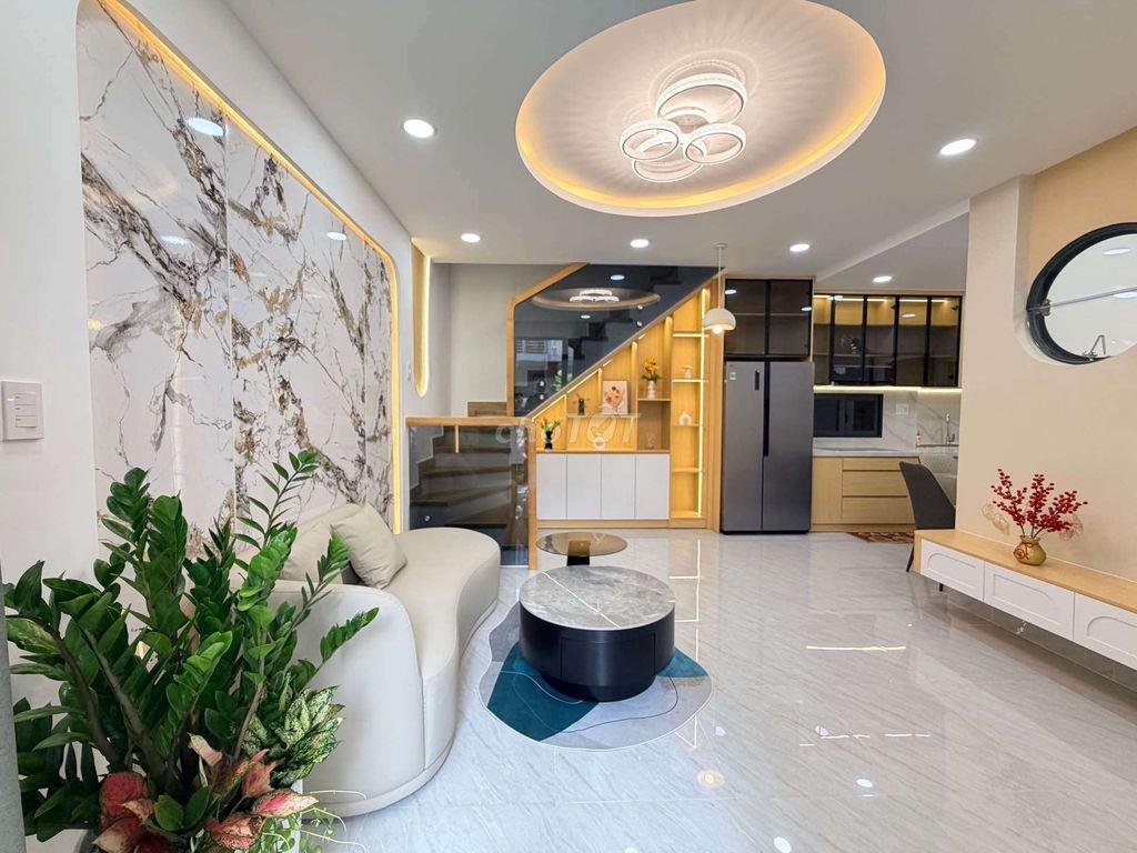 Phan Văn Trị, Bình Thạnh, 43.9m, sân 10 chiếc, tặng nội thấtcạnh HXH.