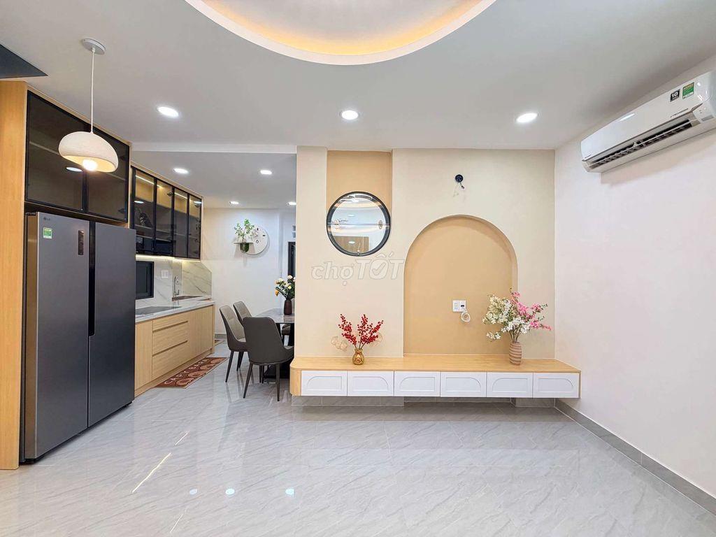 Phan Văn Trị, Bình Thạnh, 43.9m, sân 10 chiếc, tặng nội thấtcạnh HXH.