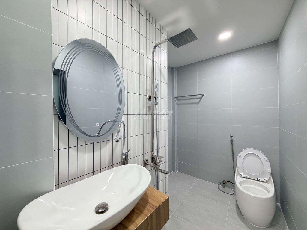 Phan Văn Trị, Bình Thạnh, 43.9m, sân 10 chiếc, tặng nội thấtcạnh HXH.