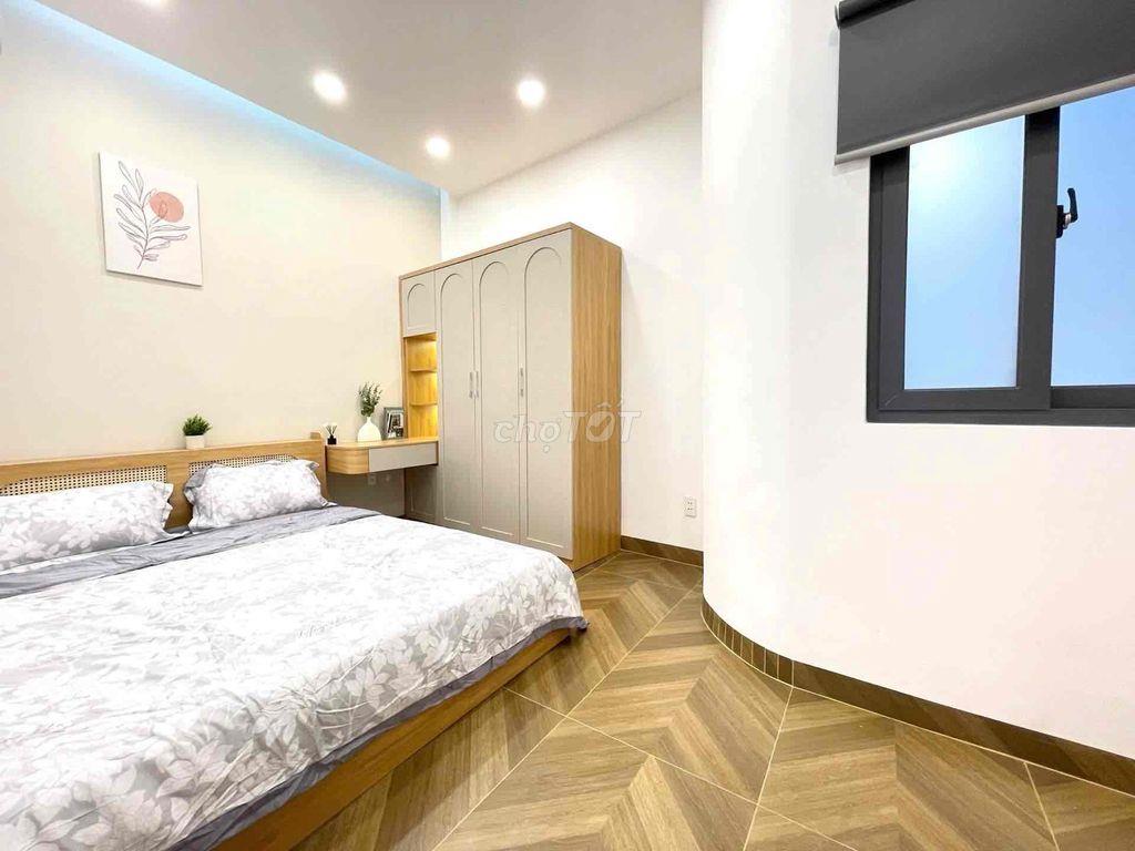 LÊN SÓNG NHÀ MỚI XINH NGANG 4,5m CÁCH MẤY BƯỚC CHÂN RA CHỔ ĐẬU XE HƠI