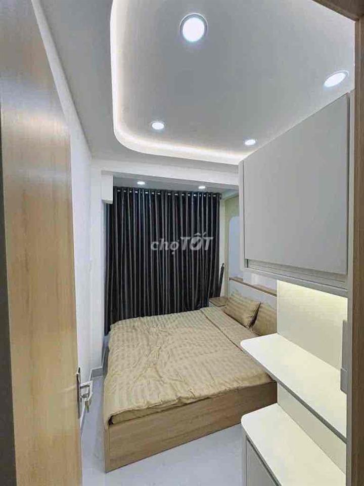 BÁN NHÀ ĐẸP LUNG LINH, HẺM TRC NHÀ 4m, 3 TẦNG ĐÚC THẬT, CÓ SÂN THƯỢNG