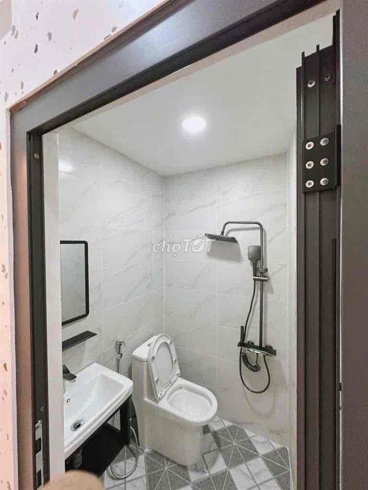 BÁN NHÀ ĐẸP LUNG LINH, HẺM TRC NHÀ 4m, 3 TẦNG ĐÚC THẬT, CÓ SÂN THƯỢNG