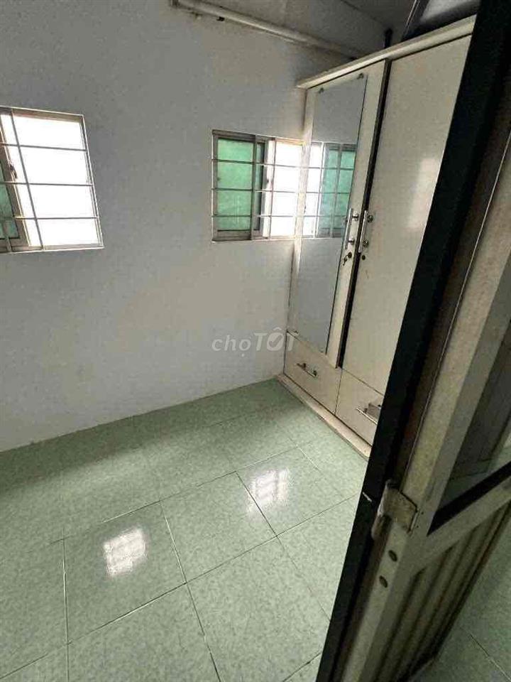 - NHÀ 2 TẦNG SD  30 m² 2PN HẺM TRƯỚC NHÀ 4M  Cách HXH 30m, SÁT 5 TRƯỜN