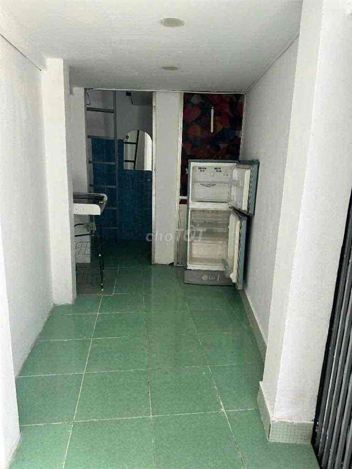 - NHÀ 2 TẦNG SD  30 m² 2PN HẺM TRƯỚC NHÀ 4M  Cách HXH 30m, SÁT 5 TRƯỜN