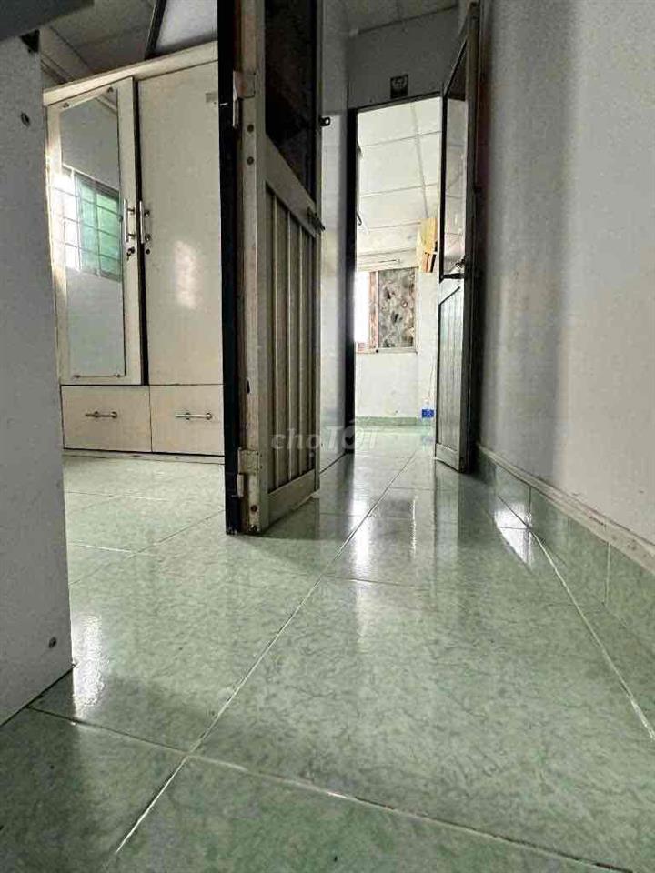 - NHÀ 2 TẦNG SD  30 m² 2PN HẺM TRƯỚC NHÀ 4M  Cách HXH 30m, SÁT 5 TRƯỜN