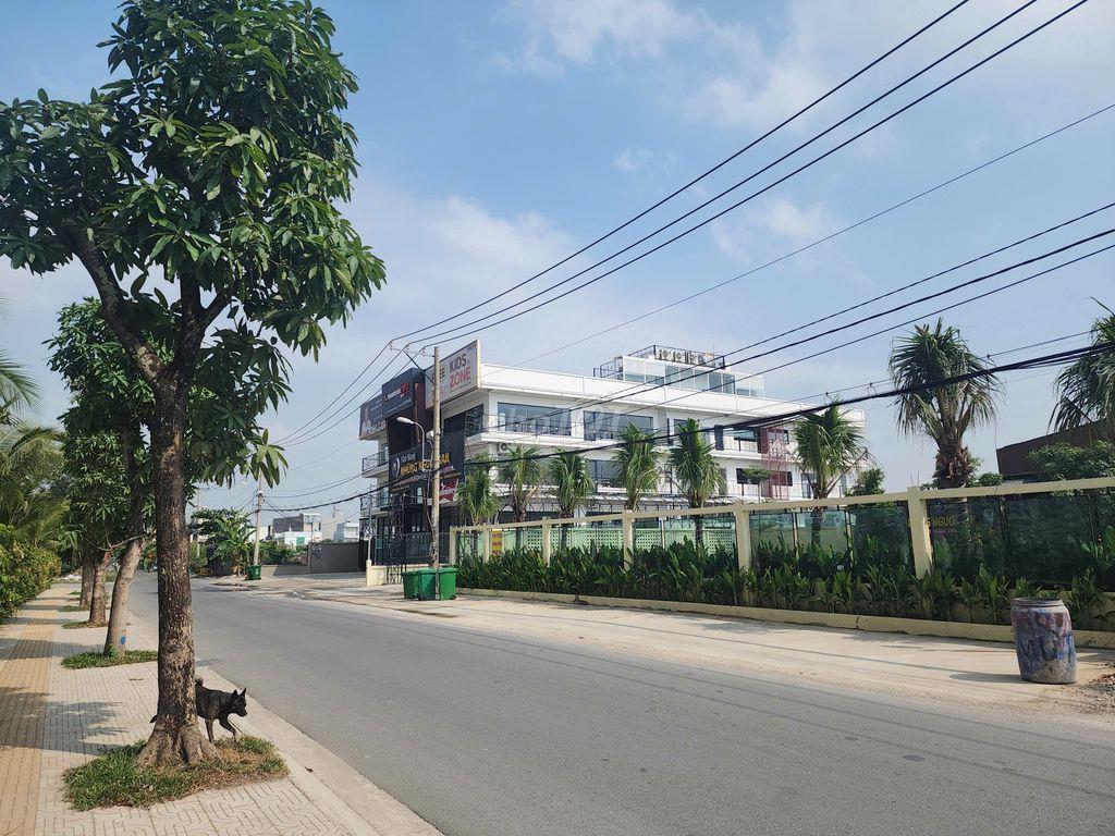 Mặt bằng tầng trệt  & lầu một tòa nhà đối diện Vinhome Granpark Q9