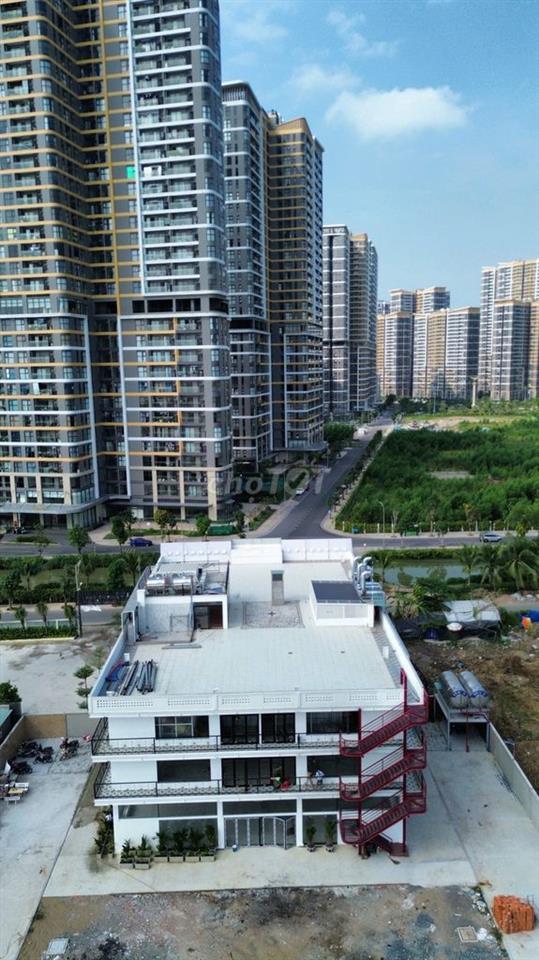 Mặt bằng tầng trệt  & lầu một tòa nhà đối diện Vinhome Granpark Q9