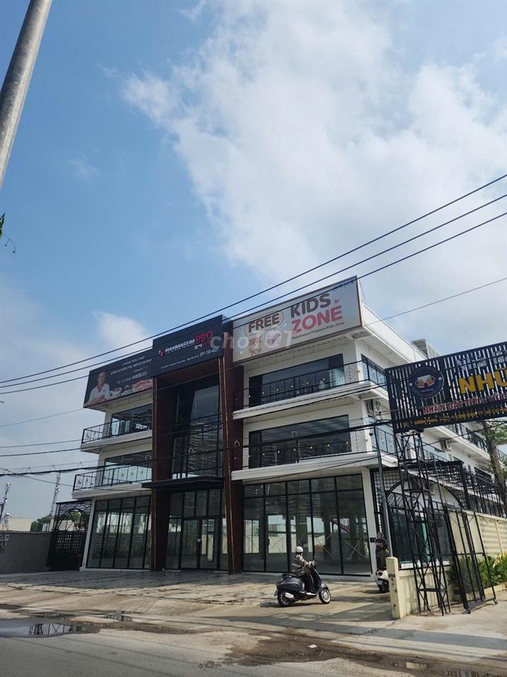 Mặt bằng tầng trệt  & lầu một tòa nhà đối diện Vinhome Granpark Q9