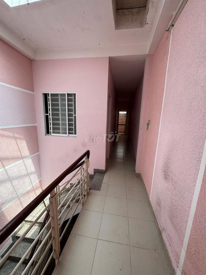 Cho thuê nhà 4PN, lối hẻm riêng, sân xe hơi, gần chợ Bà Chiểu