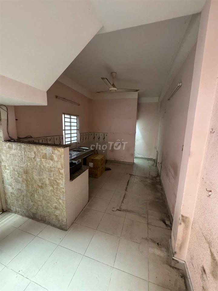 Cho thuê nhà 4PN, lối hẻm riêng, sân xe hơi, gần chợ Bà Chiểu