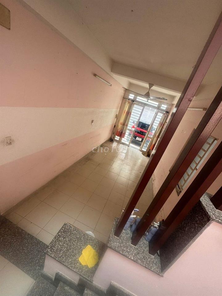Cho thuê nhà 4PN, lối hẻm riêng, sân xe hơi, gần chợ Bà Chiểu