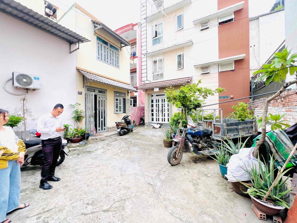 NHÀ HẺM Ô TÔ QUAY ĐẦU CÁCH NGUYỄN VĂN ĐẬU – CHỈ SAU 1 CĂN MẶT TIỀN – N
