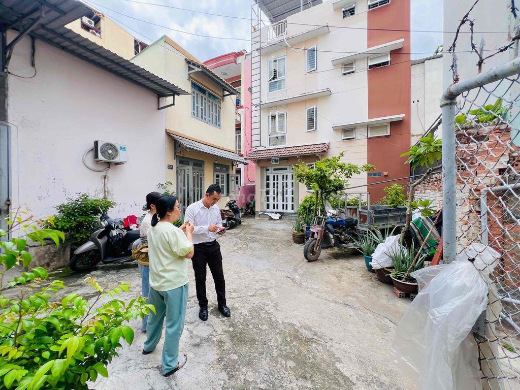 NHÀ HẺM Ô TÔ QUAY ĐẦU CÁCH NGUYỄN VĂN ĐẬU – CHỈ SAU 1 CĂN MẶT TIỀN – N