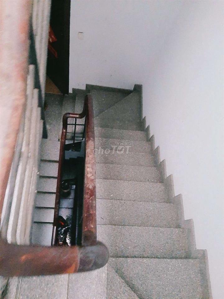 BÁN Nhà nở hậu  diện tích lớn 84m , 7PN , võ duy ninh giáp quận 1,