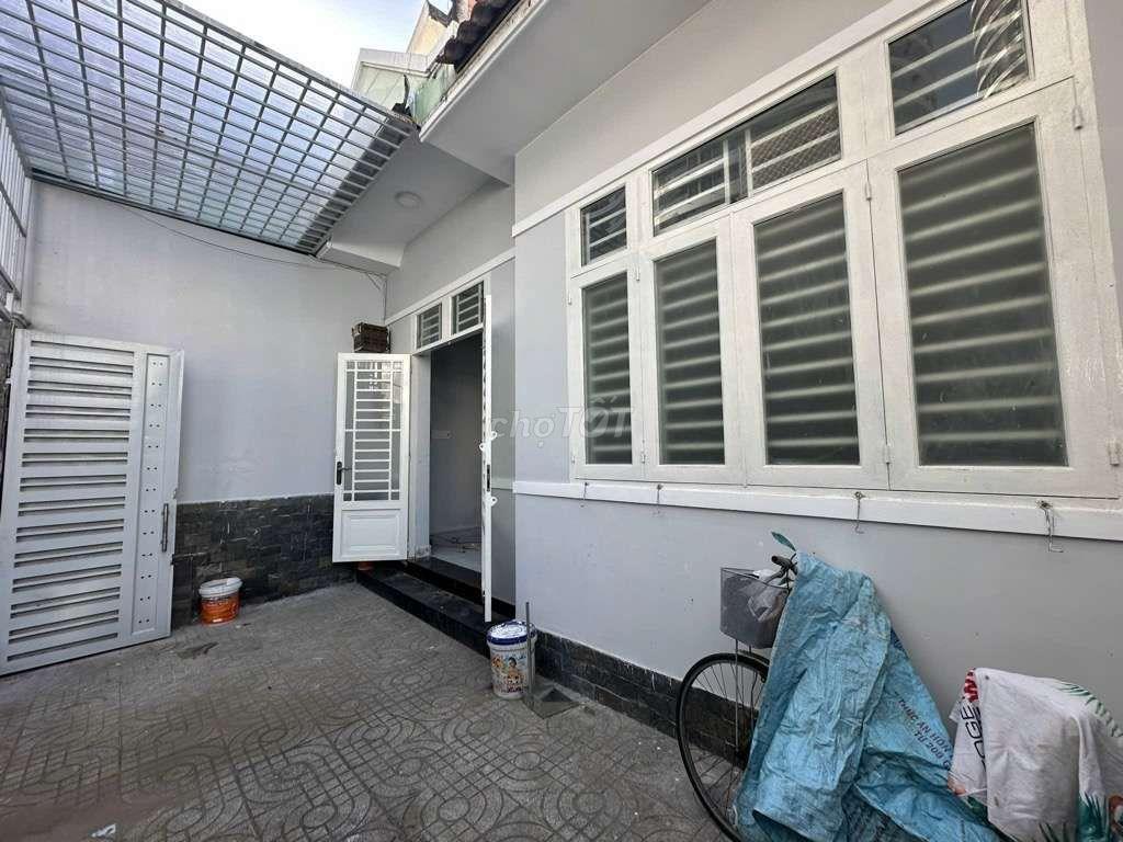Bán mặt tiền giá hẻm, diện tích lớn 76m sát quận 1, gần hàng xanh