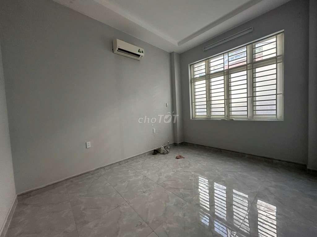 Bán mặt tiền giá hẻm, diện tích lớn 76m sát quận 1, gần hàng xanh