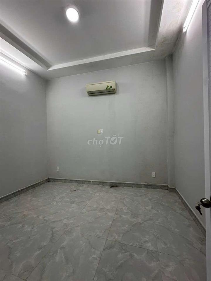 Bán mặt tiền giá hẻm, diện tích lớn 76m sát quận 1, gần hàng xanh