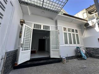 Bán mặt tiền giá hẻm, diện tích lớn 76m sát quận 1, gần hàng xanh