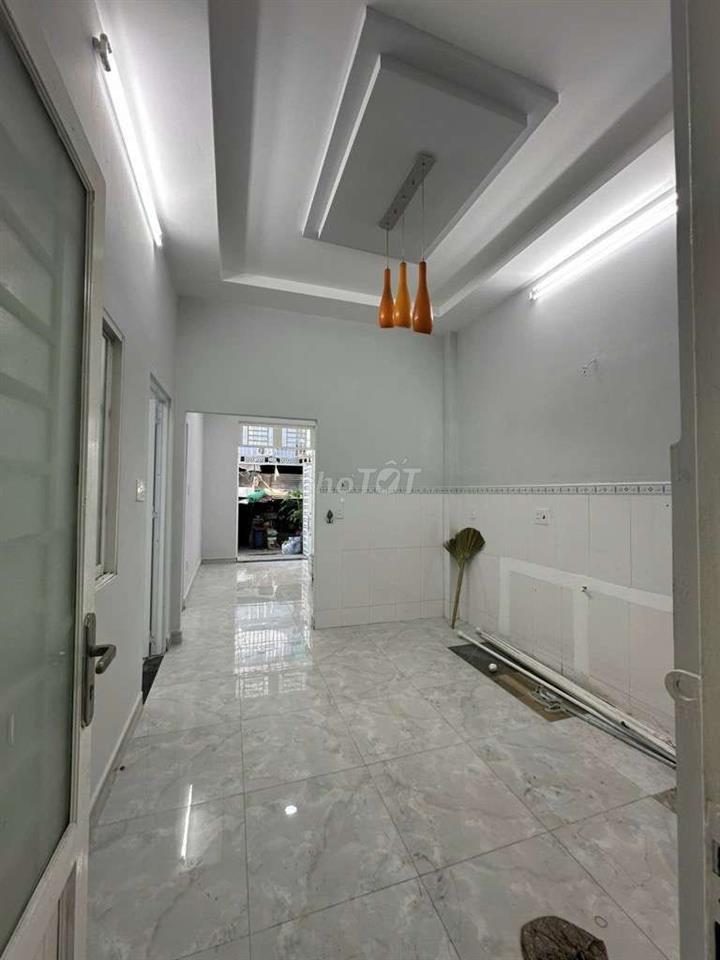 Bán mặt tiền giá hẻm, diện tích lớn 76m sát quận 1, gần hàng xanh