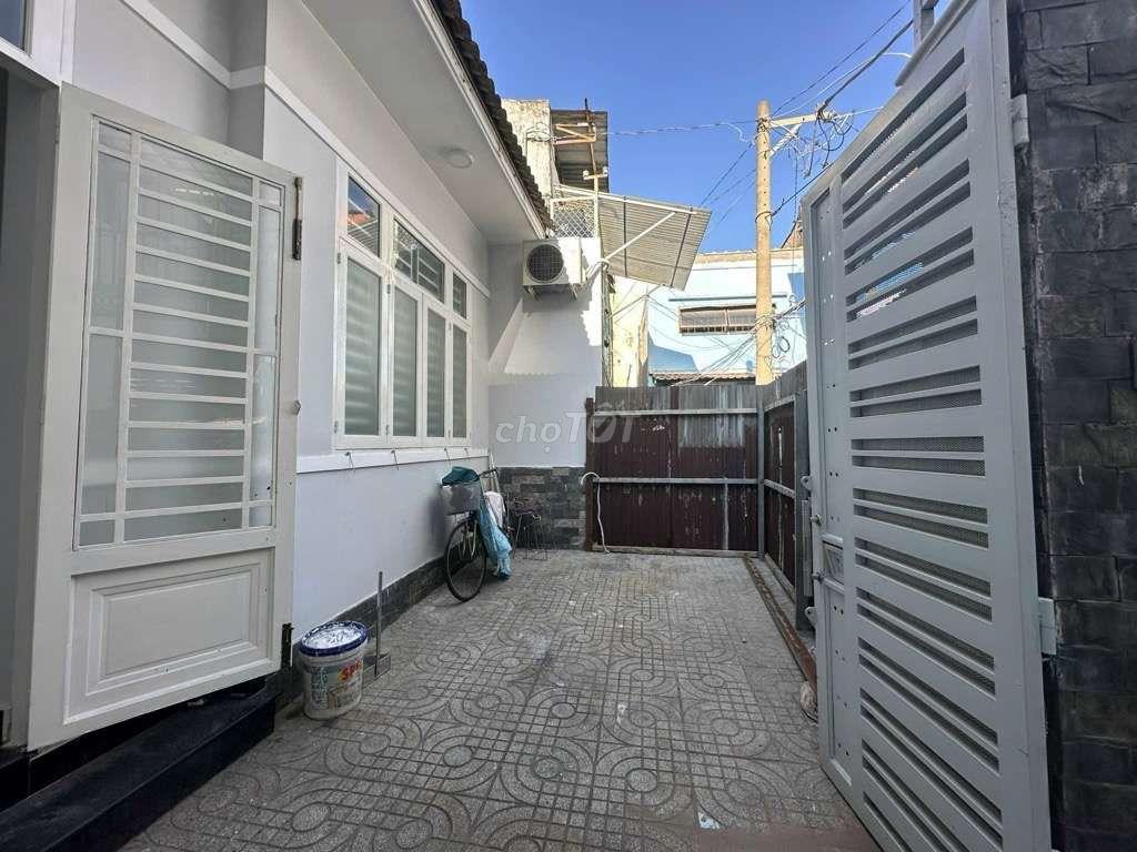 Bán mặt tiền giá hẻm, diện tích lớn 76m sát quận 1, gần hàng xanh