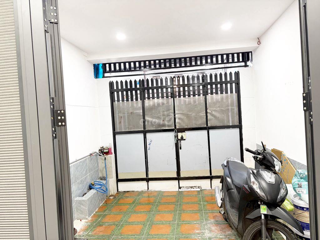 Bán nhà vuông a4 mới vào ở liền