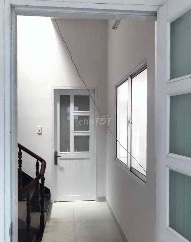 Nhà (4,2m x 10m) Cách Mặt Tiền 20m Gồm 2Lầu Đúc BTCT 4phòng ngủ