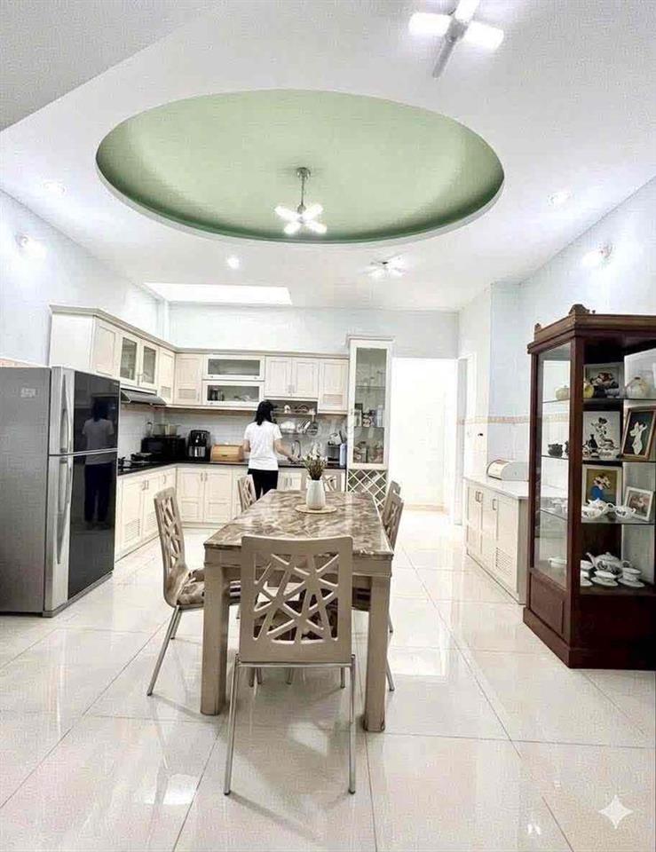 nhà Hẽm Xe Hơi 6m: Đuờng Hoàng Hoa Thám 4,8m x 14m Trệt 2Lầu S.Thuợng