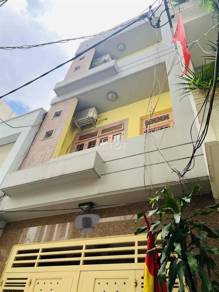 Hẽm Xe Hơi 8m Đuờng/ Đoàn Thị Điểm 4m x 13m Gồm 3Lầu Sân Thuợng
