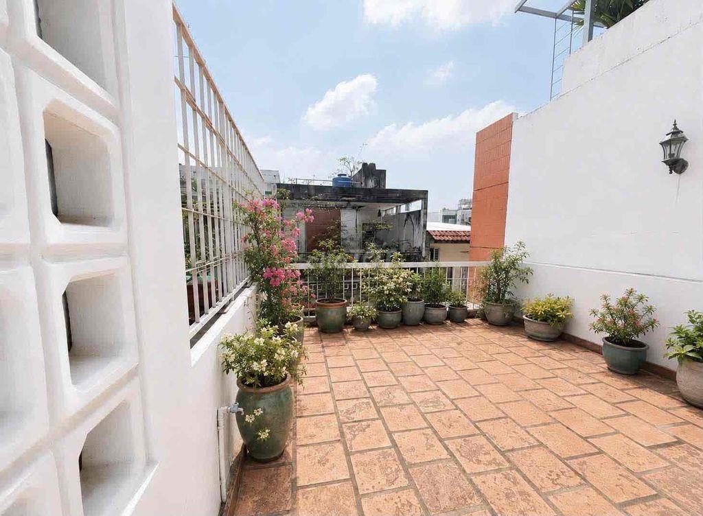 Hẽm Xe Hơi đến Nhà 4m x 16m gồm 3Tầng Đuờng/ Nguyễn Văn Đậu