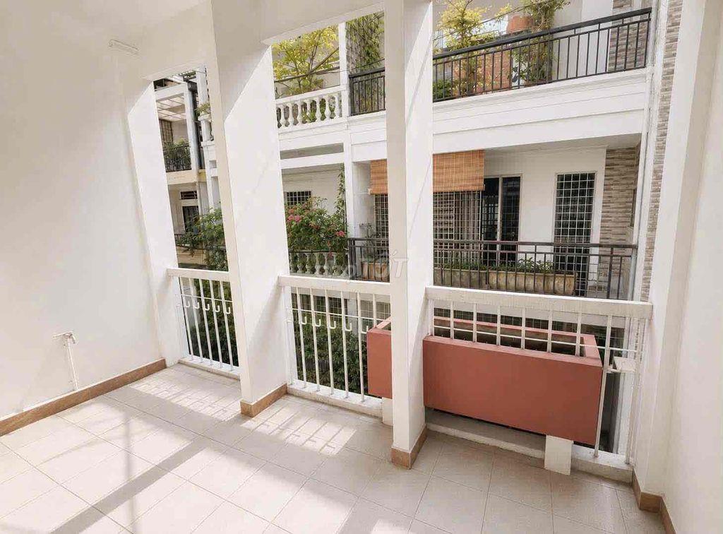 Hẽm Xe Hơi đến Nhà 4m x 16m gồm 3Tầng Đuờng/ Nguyễn Văn Đậu