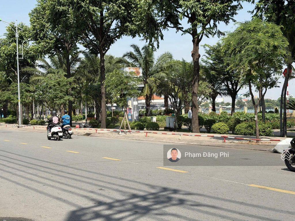 Bán tòa Căn Hộ Dịch Vụ hẽm xe hơi 204/ Quốc Lộ 13 gần Công viên Tầm Vu