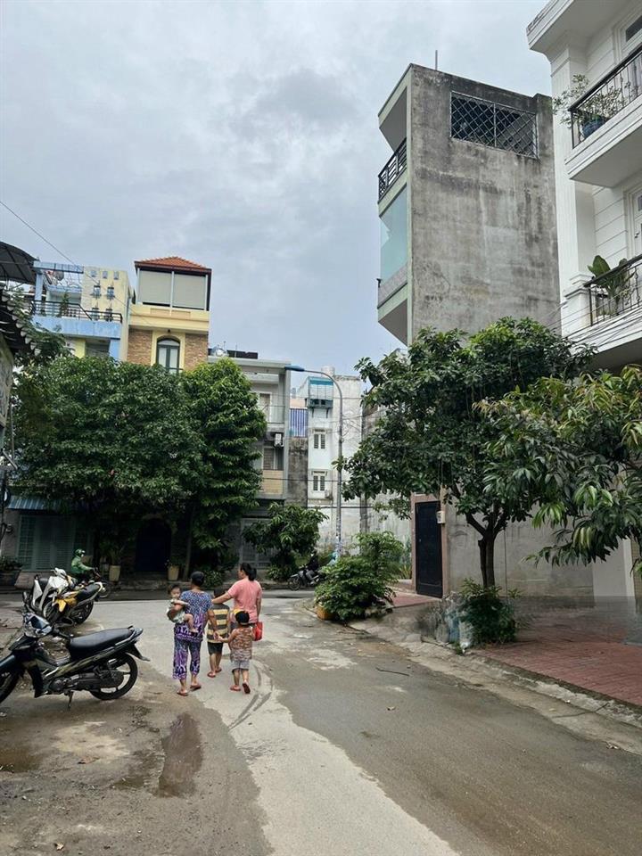 Bán nhà 1/ ngay cổng ĐH Văn Lang - đang khai thác 40tr/tháng-KC 5 tầng