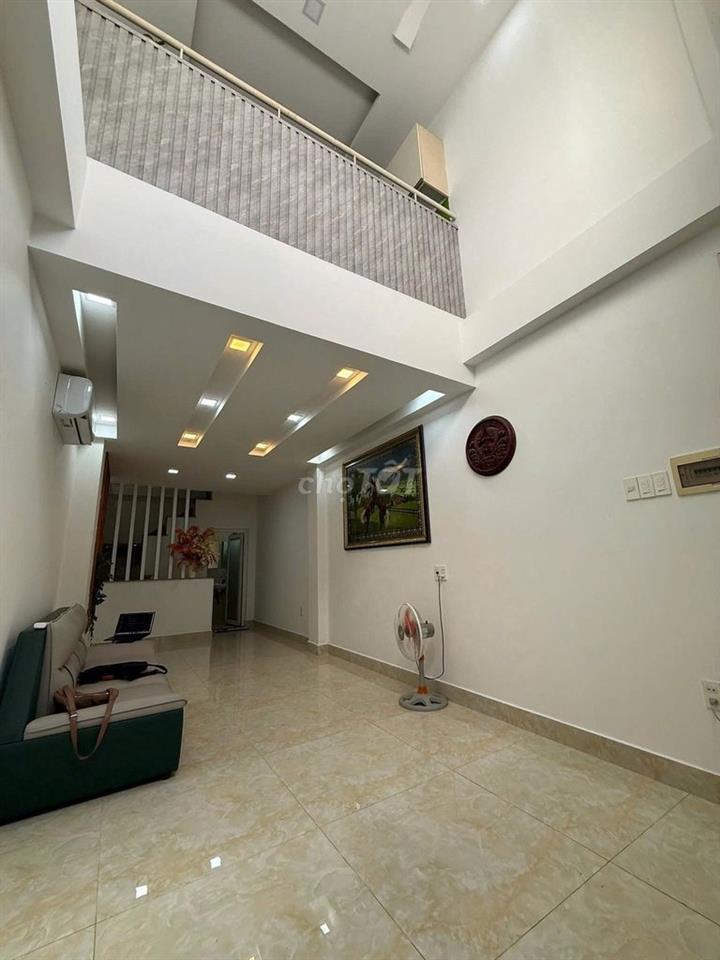 Ngay Cao Đẳng Bách Khoa , Mặt Tiền Nguyễn Bỉnh Khiêm Gò Vấp 120m 3 Lầu