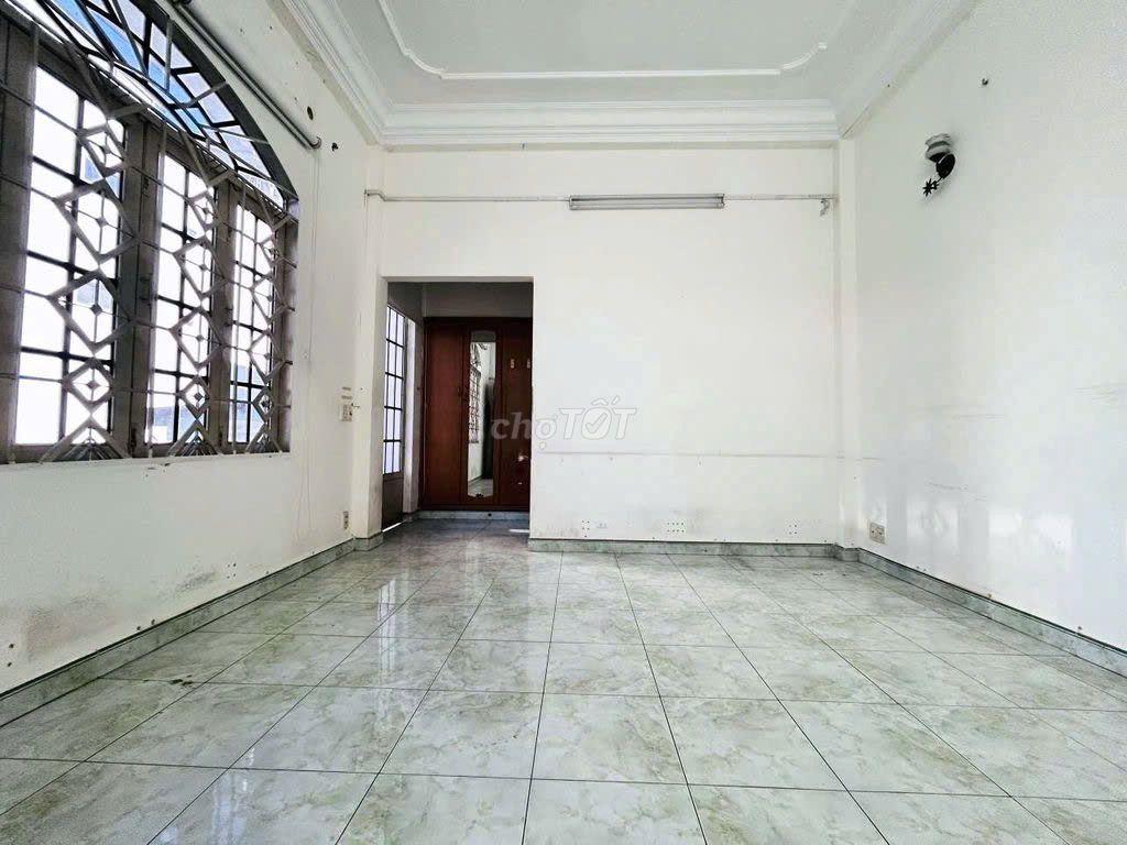 Góc 2 Mặt Tiền Trần Khác Chân -Phan Đình Phùng 400m2 Xe tải đậu được 