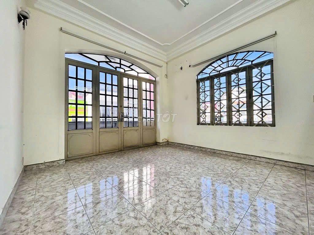 Góc 2 Mặt Tiền Trần Khác Chân -Phan Đình Phùng 400m2 Xe tải đậu được 