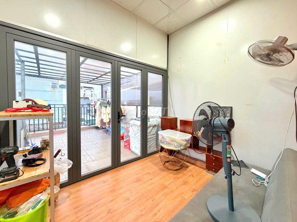 Bán gấp nhà Kế Đại học Ngoại Thương – 42m² – 5 tầng – Thang máy